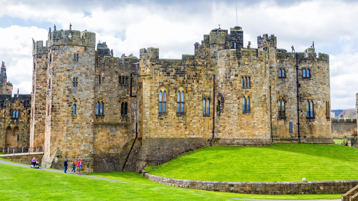 Alnwick Castle Harry Potter Filming Locations - What to do at the Weekend, image size:1200x676